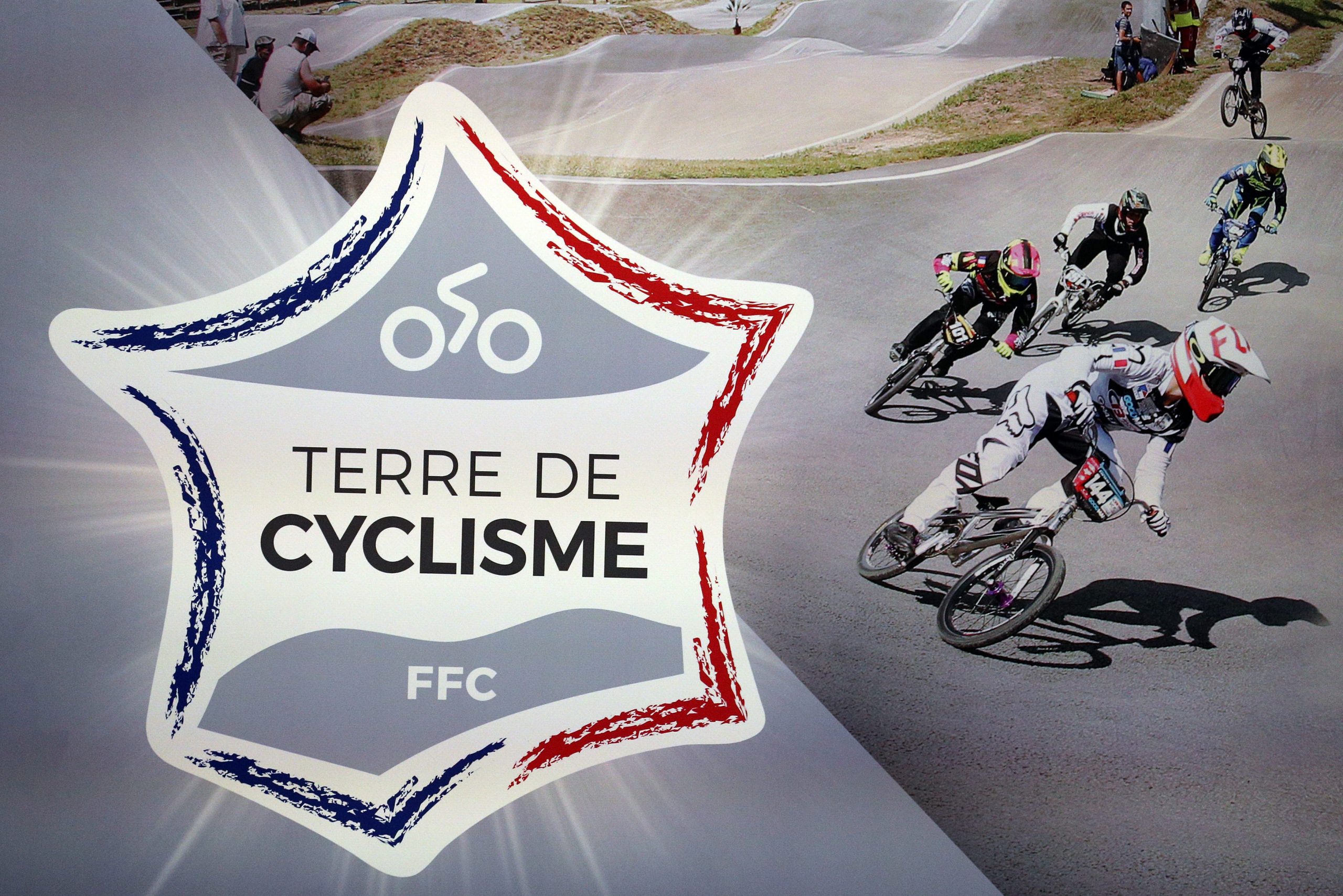 label terre de cyclisme logo