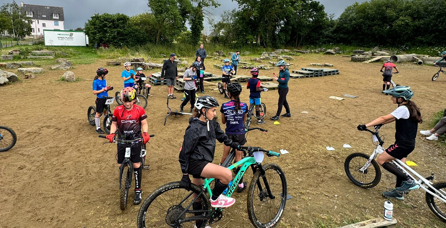 Coetmieux sport feminin velo trial
